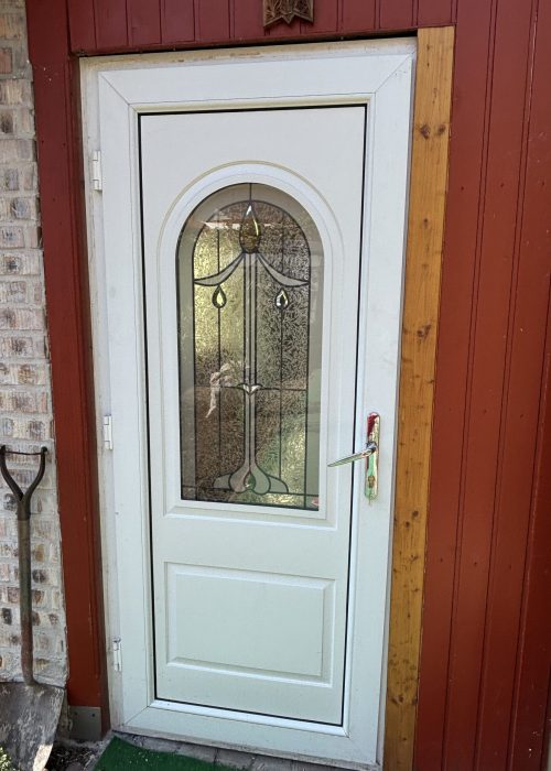 Botott bejárati ajtó