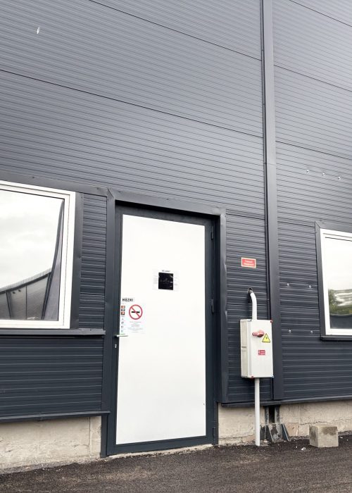 üzemi nyílászárók